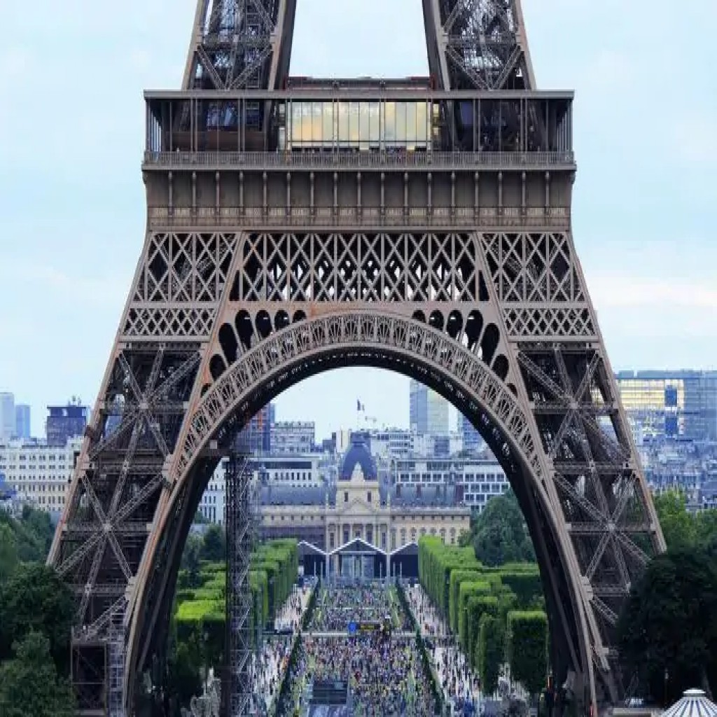 Paris   luggage storage locations available