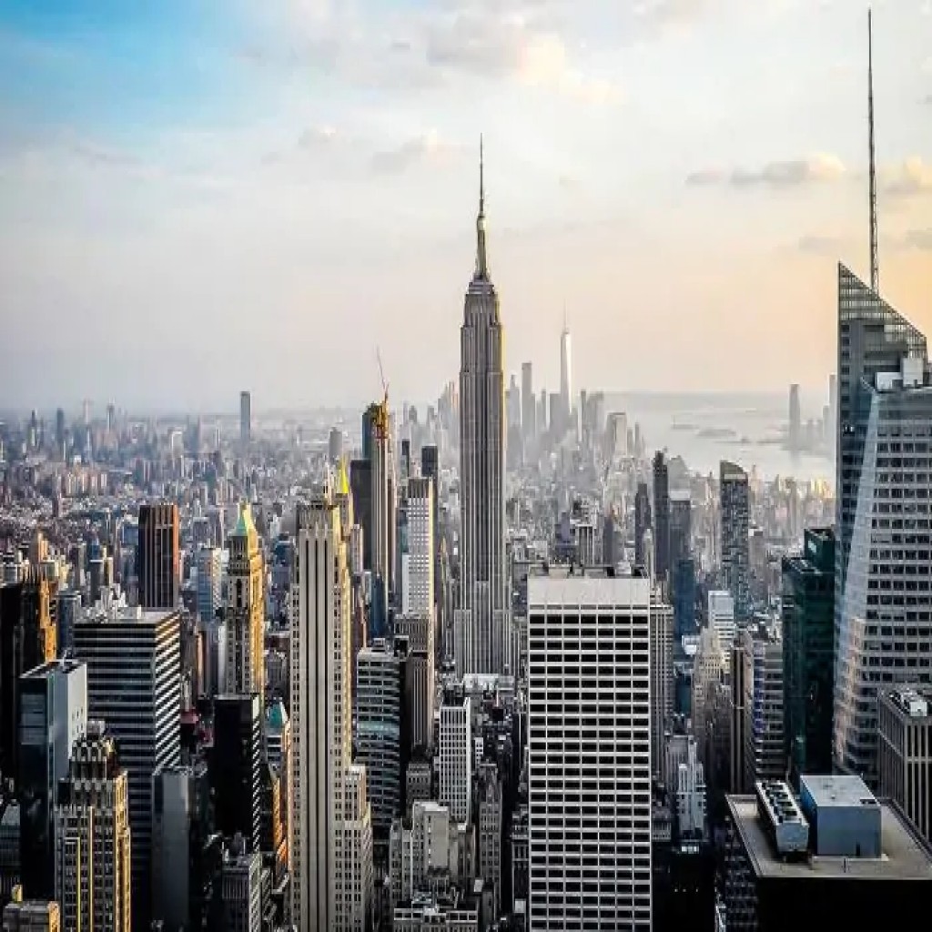 NEW YORK  81 luggage storage locations available